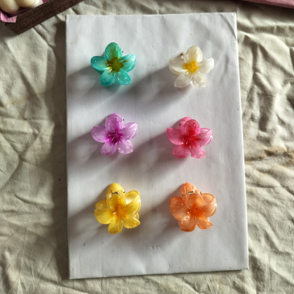 Flower Claw by Svargifts (₹25 Each | Small Size) Flower Claw by Svargifts (₹25 Each | Small Size)